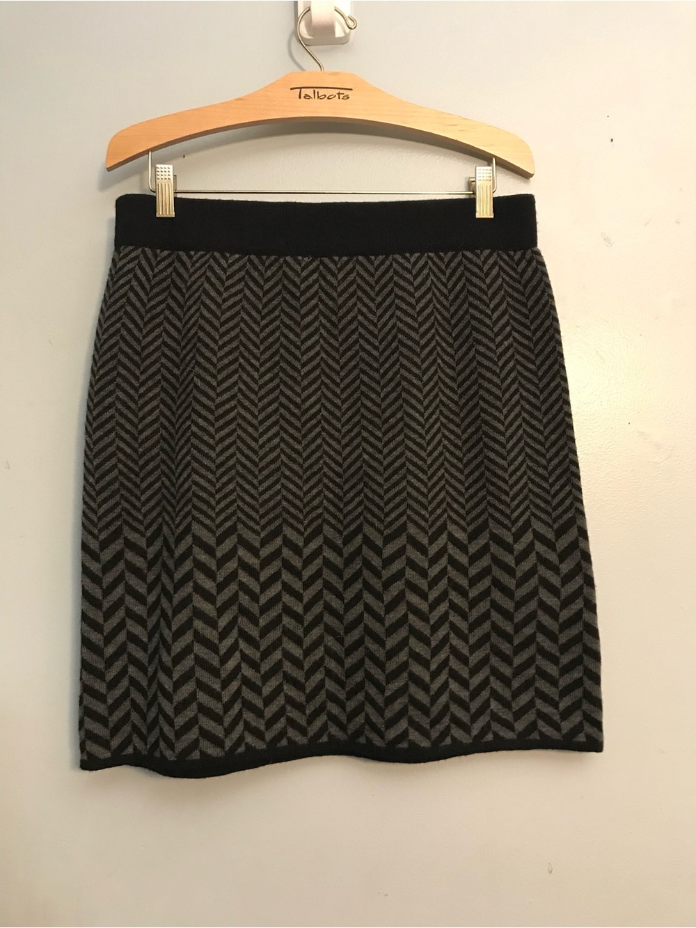 Kenar Black and Gray Chevron Knit Pencil Skirt
